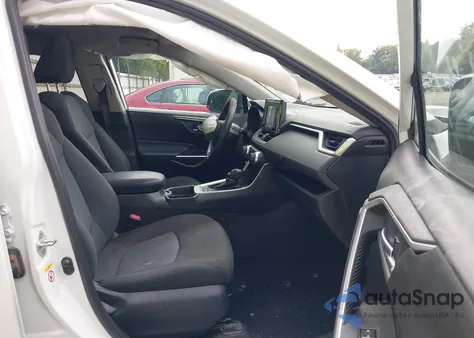 2019 Toyota Rav4 Xle z USA, uszkodzony, nr VIN 2T3W1RFV0KW009634